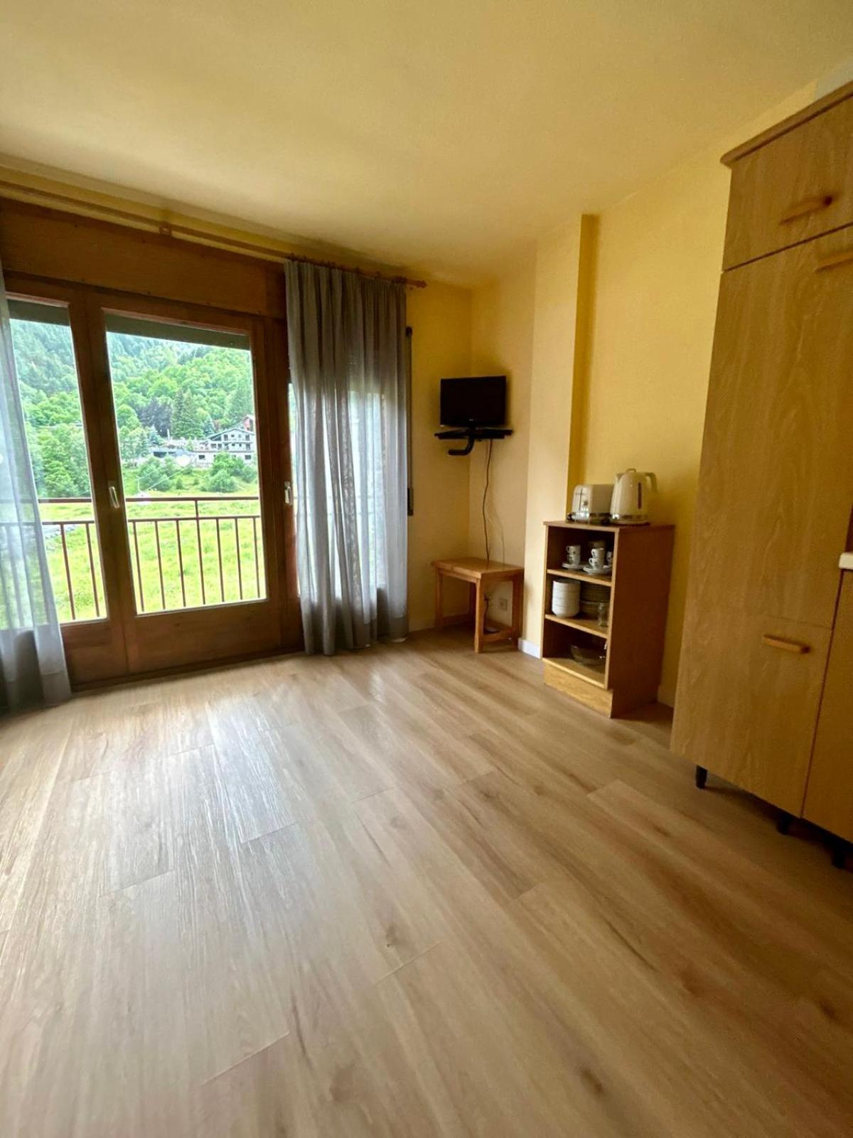 Apartamentos Turisticos Poblado Arinsal Luaran gambar